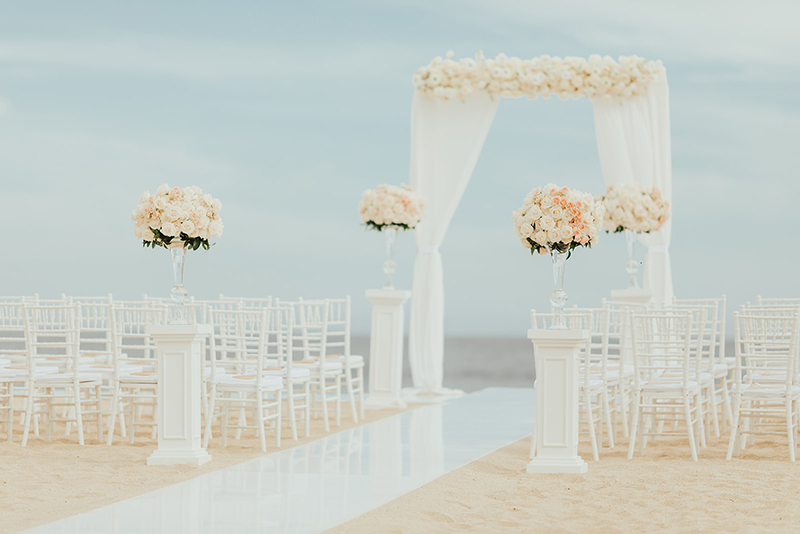Wedding arch in the Beach for Classic Wedding