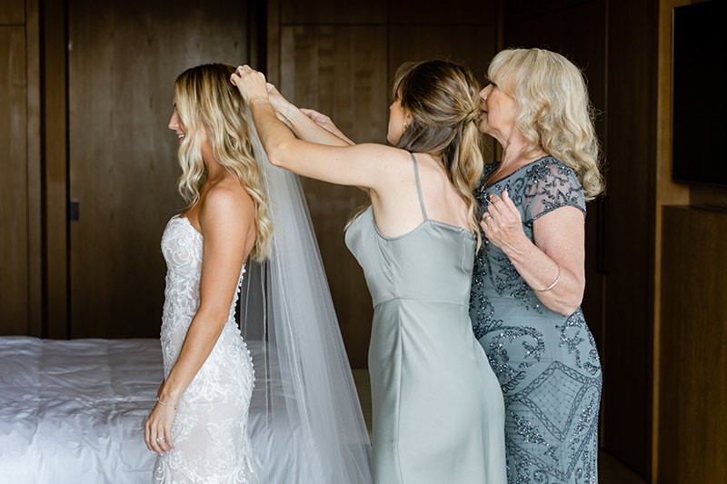 Jackie getting dressed with the help of her mother and a Maid of Honour