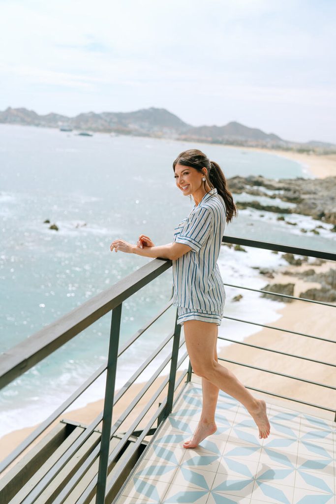 Amber in the balcony of her hotel room