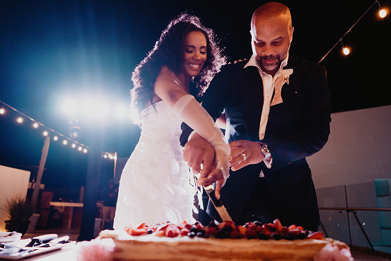 Cherelle and Ayinde cutting the wedding cake