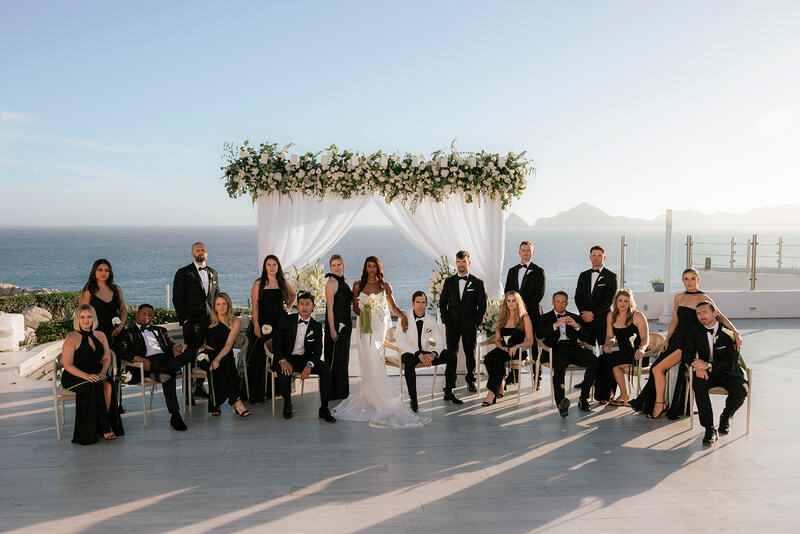 The newly weds with their bridesmaids and bestmen