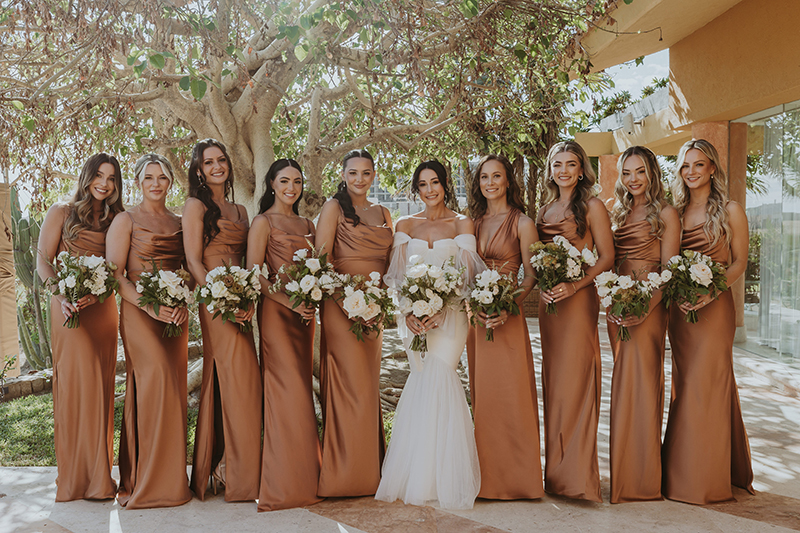 A bride with her bridesmaids at Grand Fiesta Americana